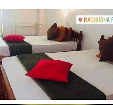 Готель Madhusha Rest Maskeliya Екстер'єр фото